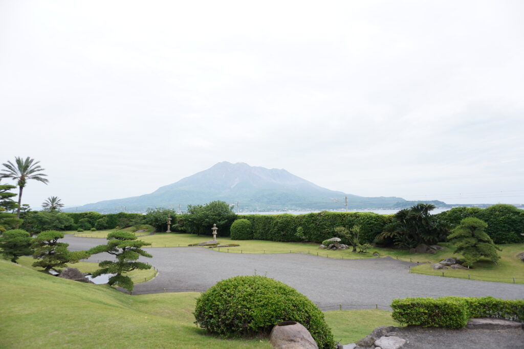 the view of Sakurajima Volcano from Sengan-en Park